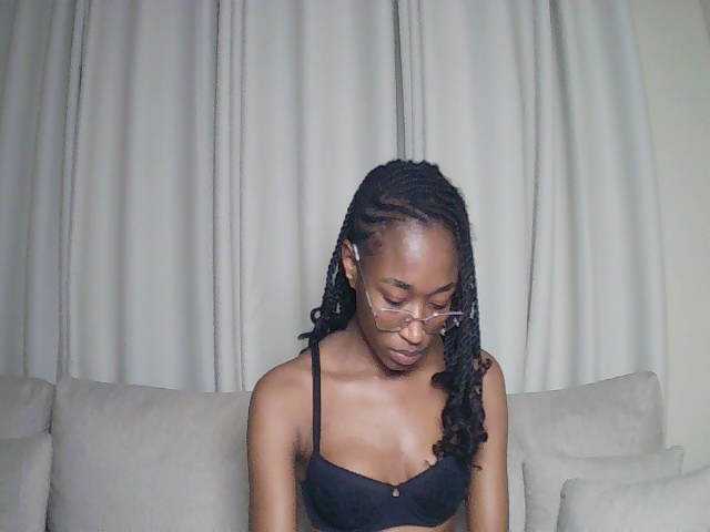 PinkAura_ live cam on BongaCams