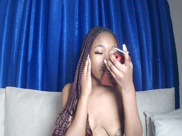 Queennana live webcam show
