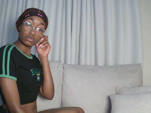 Queennana live cam on BongaCams