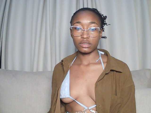 Queennana live cam on BongaCams