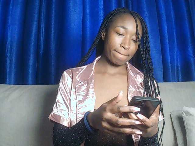 Queennana live cam on BongaCams