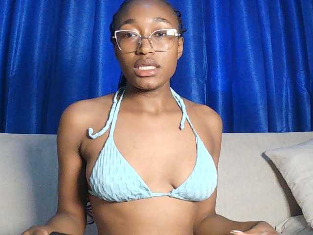 Queennana live cam on BongaCams