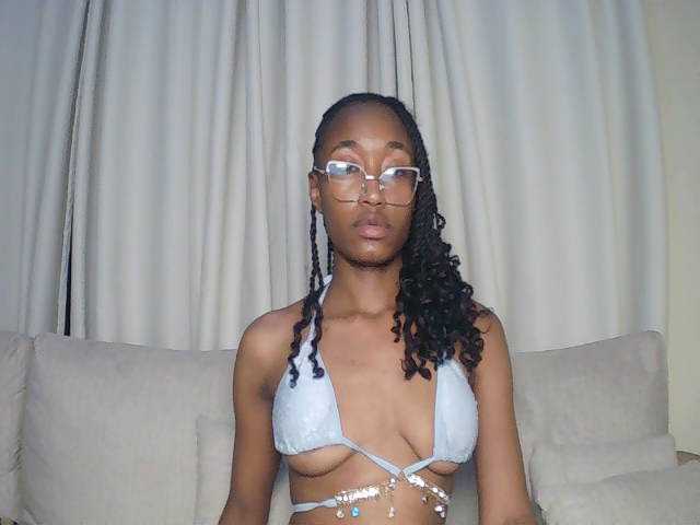 Queennana live cam on BongaCams
