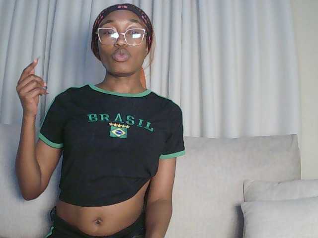 Queennana live cam on BongaCams