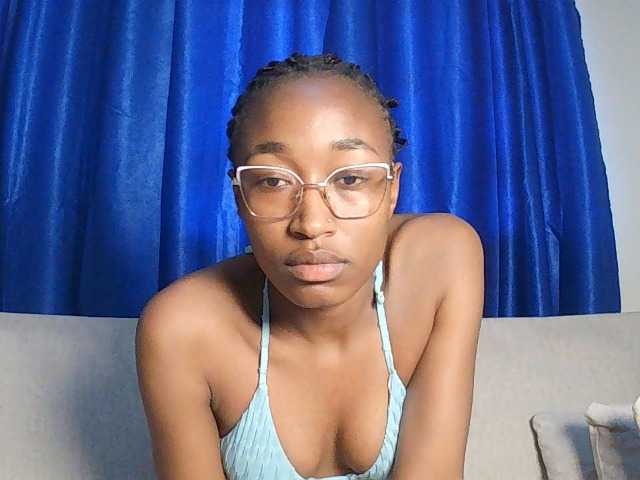 Queennana live cam on BongaCams