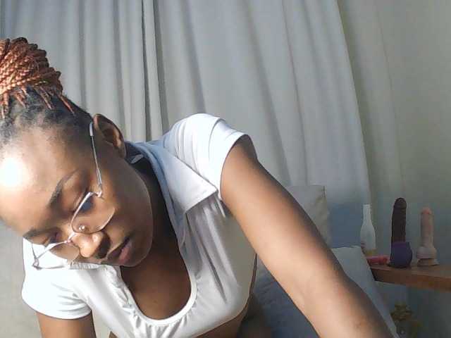 Queennana live cam on BongaCams
