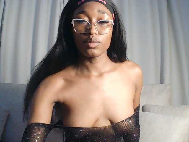 Queennana live cam on BongaCams