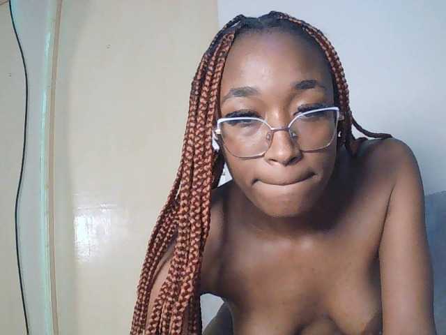 Queennana live cam on BongaCams