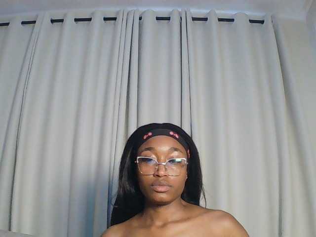 Queennana live cam on BongaCams
