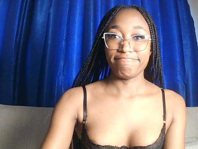 Queennana live cam on BongaCams