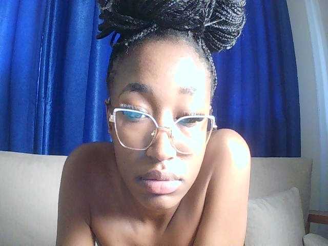 Queennana live cam on BongaCams