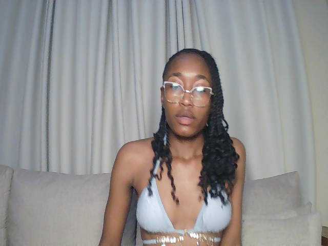 Queennana live cam on BongaCams