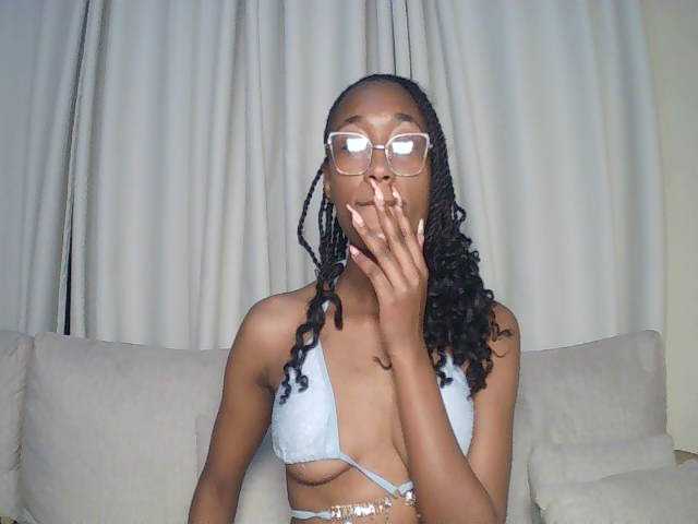 Queennana live cam on BongaCams