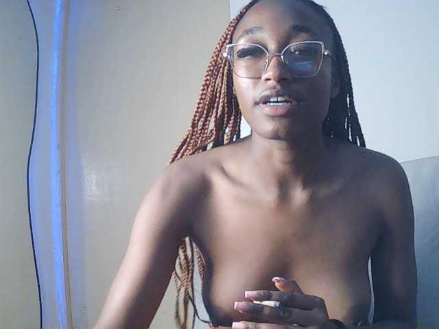 Queennana live cam on BongaCams