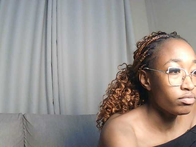 Queennana live cam on BongaCams