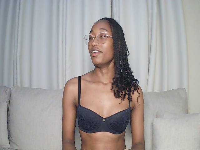 Queennana live cam on BongaCams
