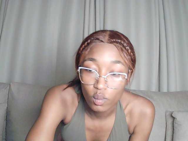Queennana live cam on BongaCams