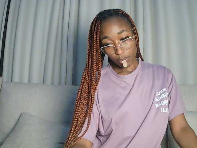 Queennana live cam on BongaCams