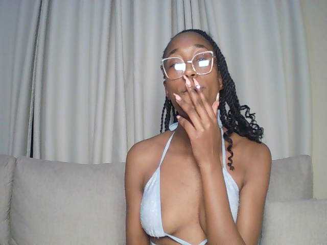 Queennana live cam on BongaCams