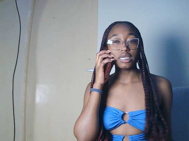 Queennana live cam on BongaCams