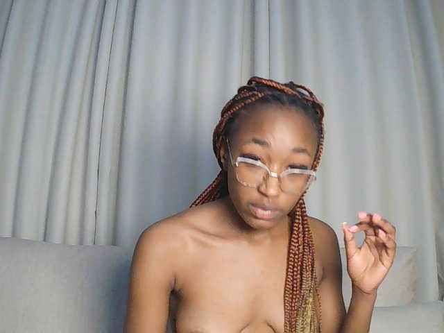 Queennana live cam on BongaCams
