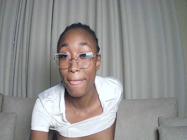 Queennana live cam on BongaCams