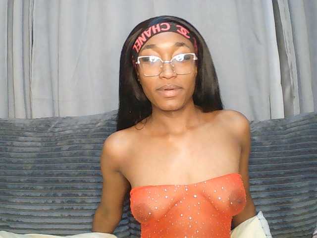 Queennana live cam on BongaCams