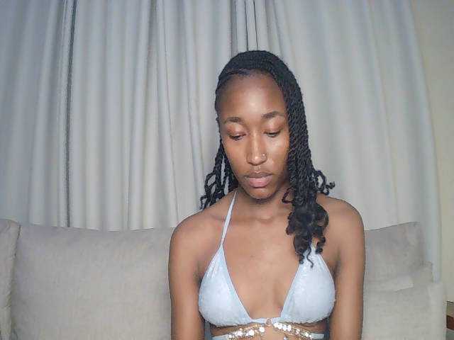 Queennana live cam on BongaCams