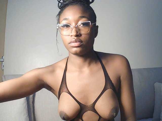 Queennana live cam on BongaCams