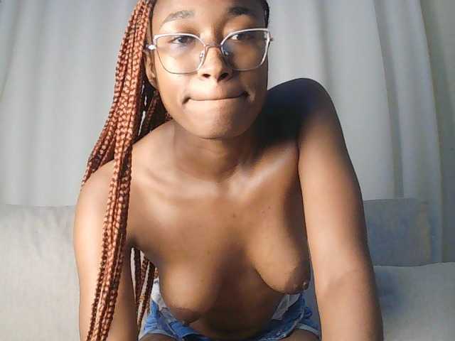 Queennana live cam on BongaCams