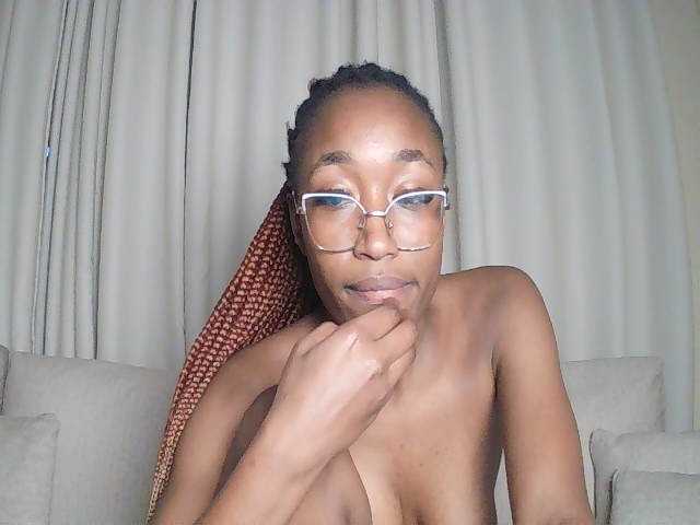 Queennana live cam on BongaCams