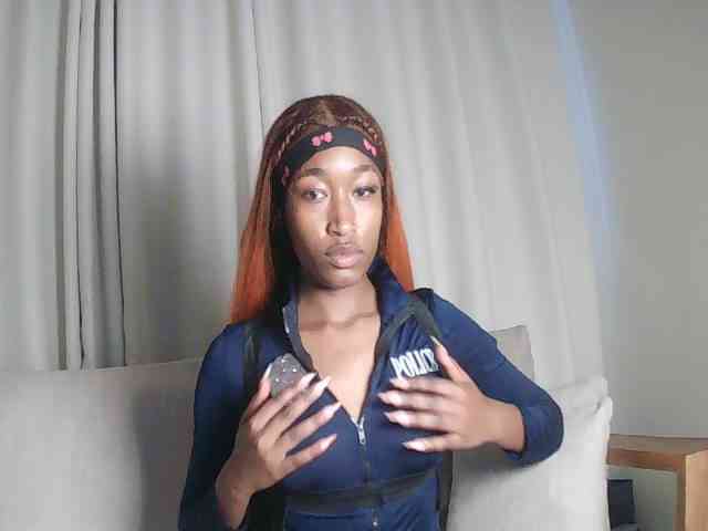 Model: pinkaura_