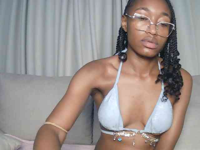 Modella: pinkaura_