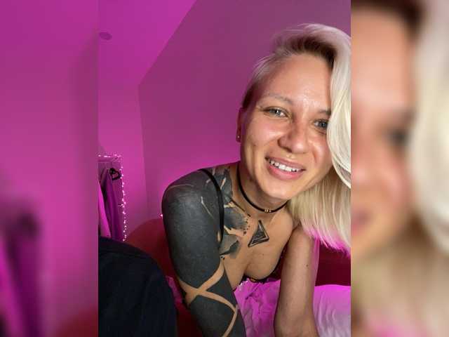 le modèle Original666 est en webcam porno dans un show sur le site bongacams, il possède les tags suivants: White/Caucasian,Blonde,Shaved