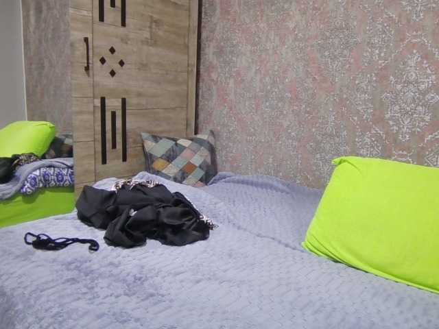 le modèle KarinaCecillia est en webcam porno dans un show sur le site bongacams, il possède les tags suivants: White/Caucasian,Brunette,Shaved