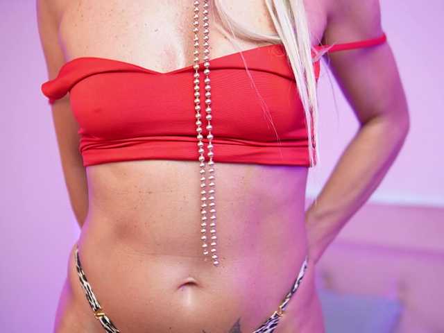 NaomiAmora live cam on BongaCams