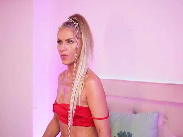 NaomiAmora live cam on BongaCams