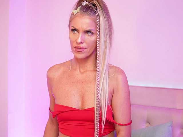 NaomiAmora live cam on BongaCams