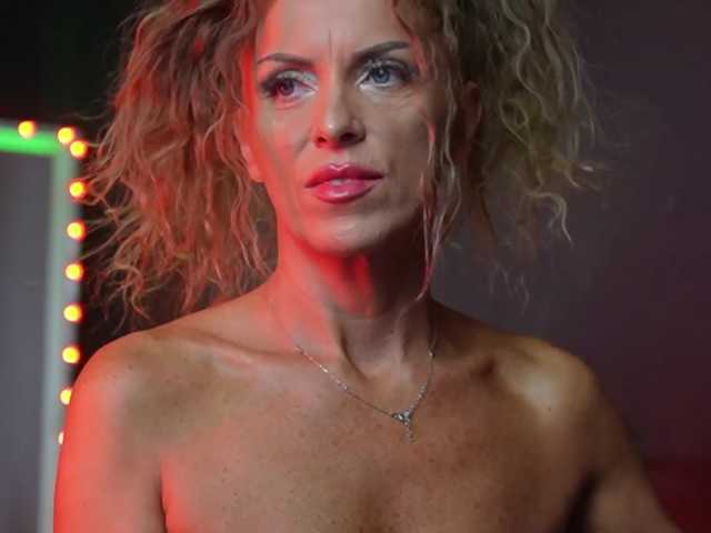 NaomiAmora live cam on BongaCams