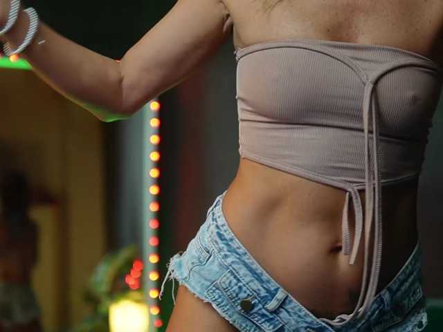 NaomiAmora live cam on BongaCams