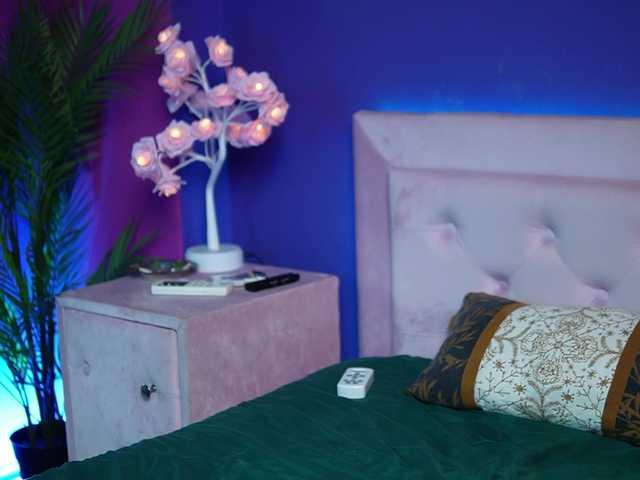 NaomiAmora's BongaCams show and profile