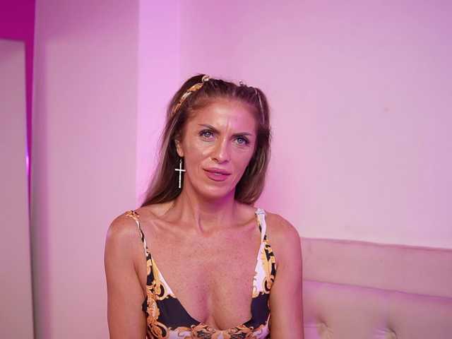 NaomiAmora live cam on BongaCams