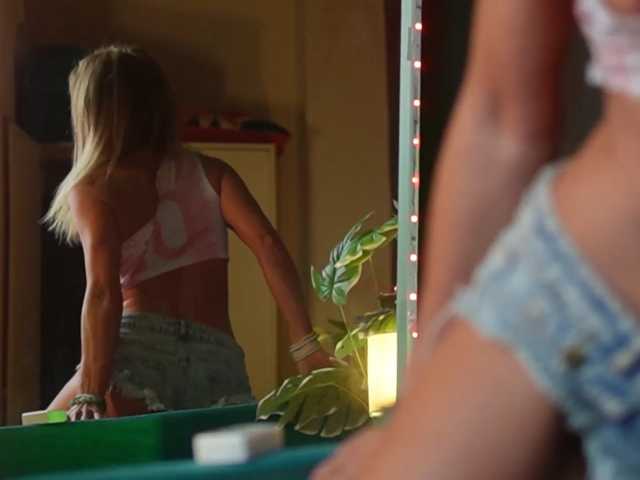 NaomiAmora live cam on BongaCams