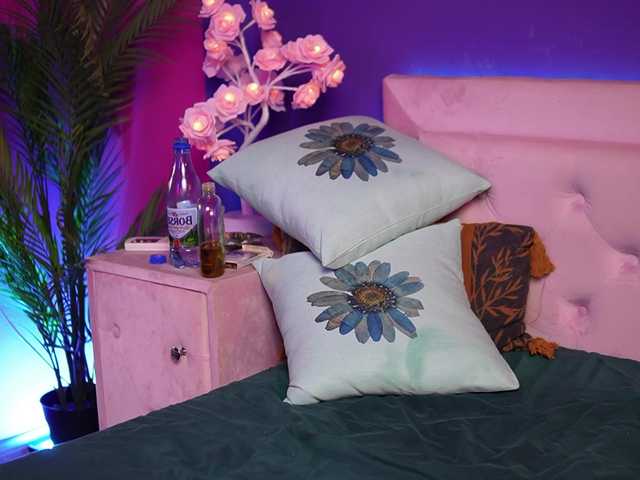 NaomiAmora's BongaCams show and profile