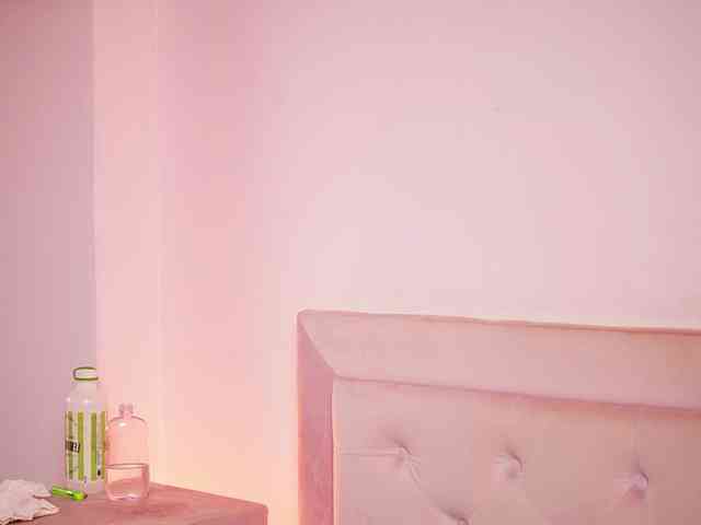 NaomiAmora webcam