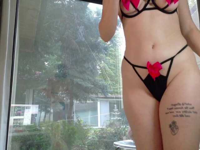 ScarletFlame live cam preview