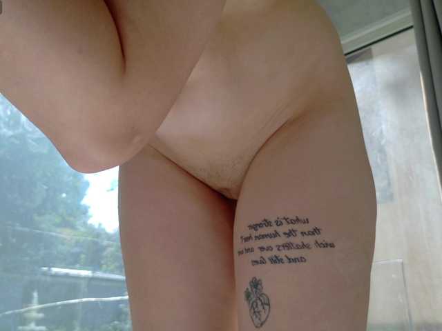 Sex chat gratuit in direct cu ScarletFlame pe BongaCams