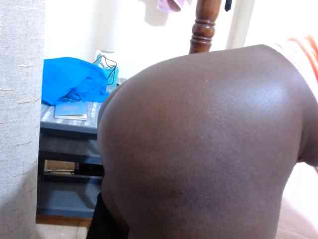 Model: Ass-minaj