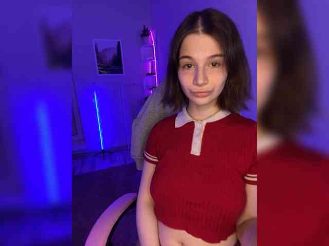 Эта модель сейчас онлайн. ShanelManro