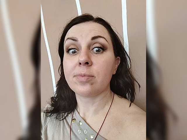 OpenGirl's BongaCams show and profile